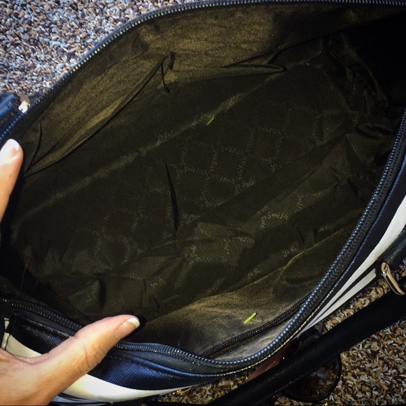 ‼️SOLD‼️NWOT/B&W STRIPED GOLDFISH TOTE - Picture 7 of 7